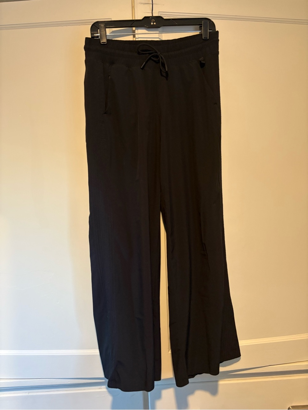 Athleta Black Avenue Wide Leg Crop Pant